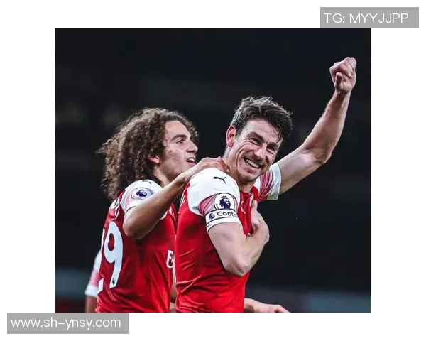 《2025年足球球星最新动态与赛季表现分析》